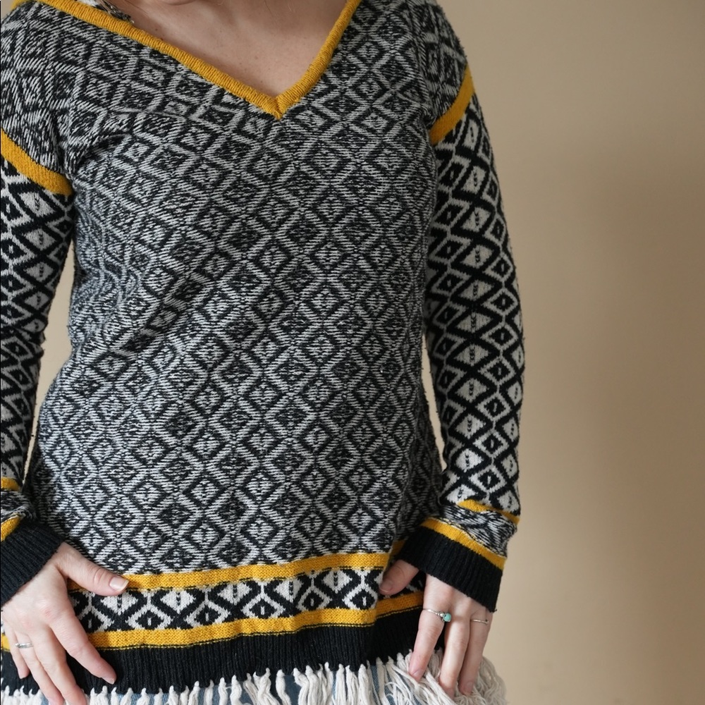 BKE black and yellow sweater.